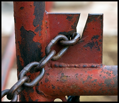 Gate & Chain.jpg